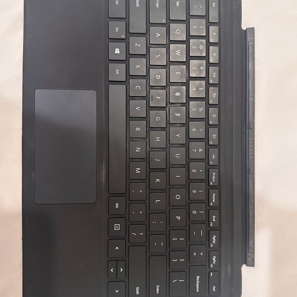 Refurbished NEW Microsoft Surface with attachable keyboard, pen, charger… - Picture 5 of 13